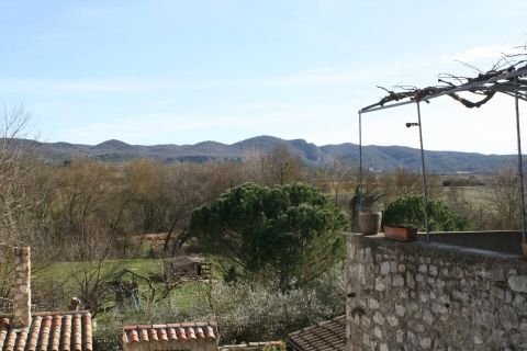 L'extérieur du gite l'Olivette, gite avec piscine pour 5 personnes en Ardèche