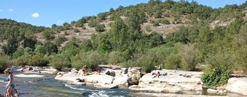 La rivière Chassezac à 15 minutes du camping les Châtaigniers