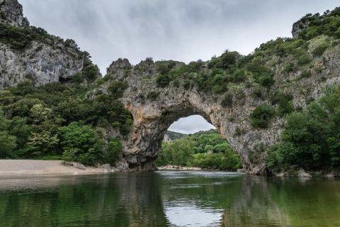 Le pont d'arc en sud Ardèche à proximité du camping 2 étoiles proche rivière